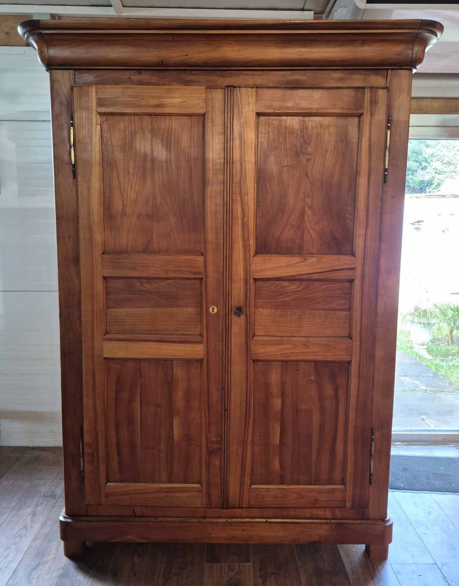 Antiker Kleiderschrank Kirschbaum um 1860