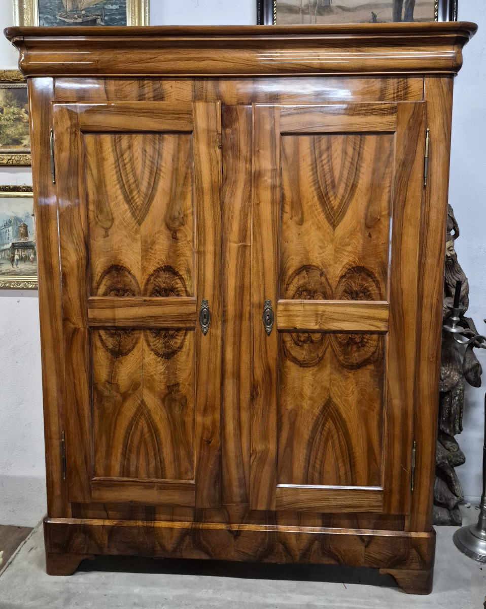 Antiker Kleiderschrank, Nussbaum um 1860