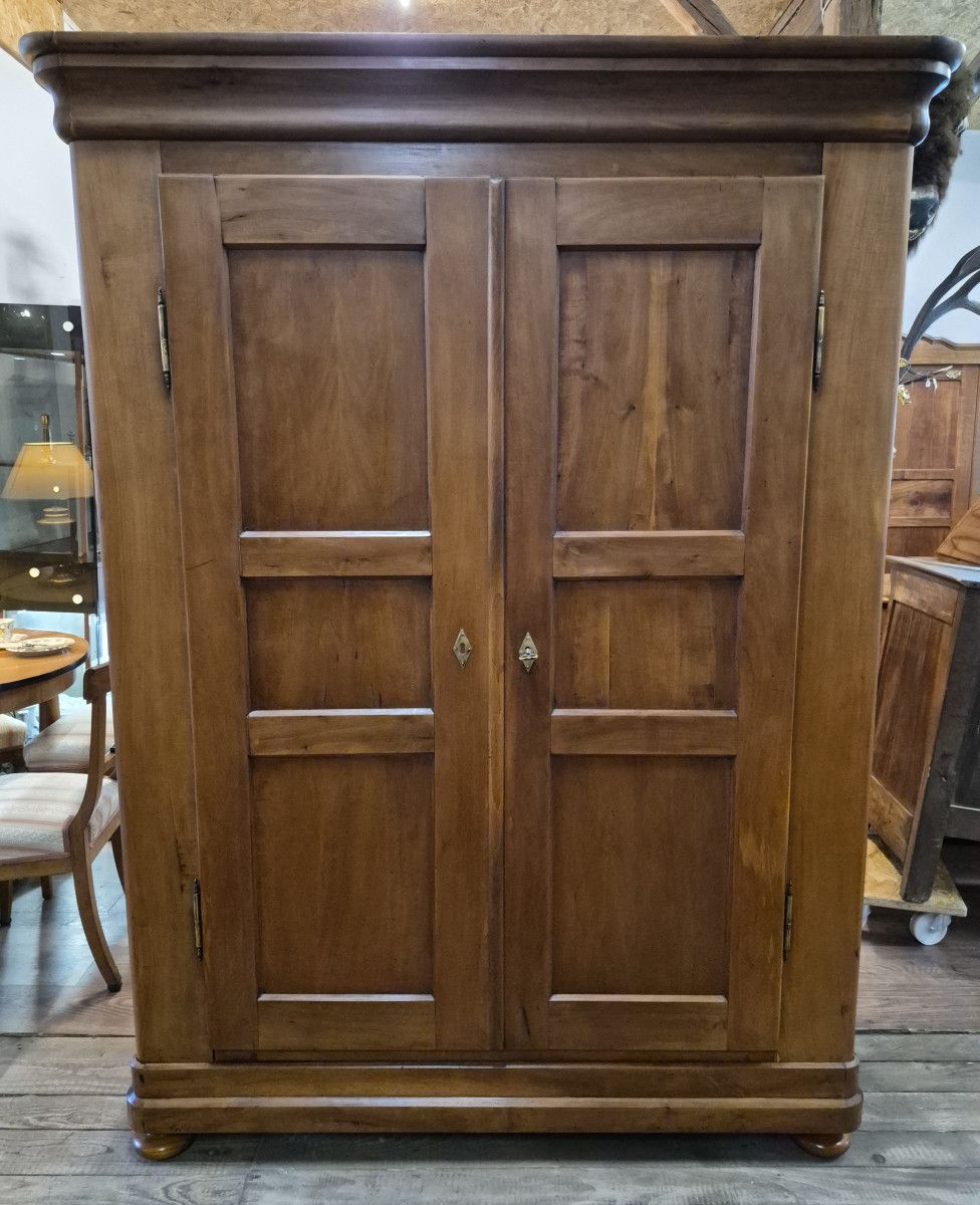 Antiker Kleiderschrank Kirschbaum um 1840