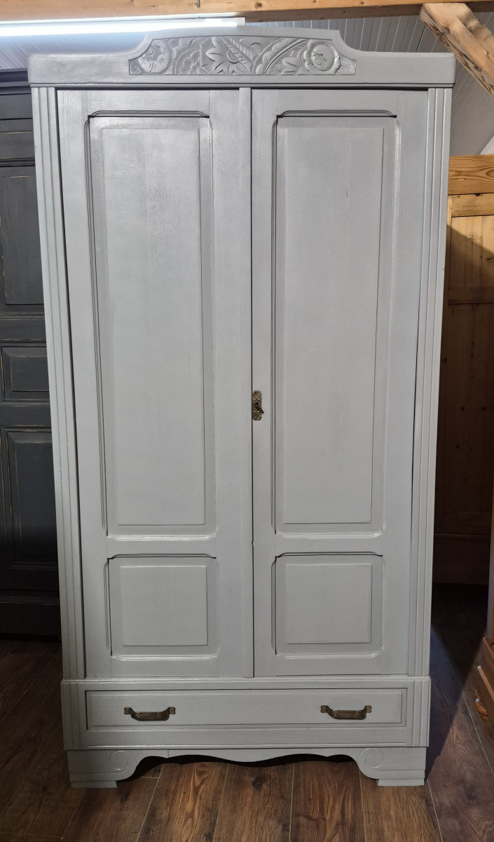Antiker Schrank um 1910