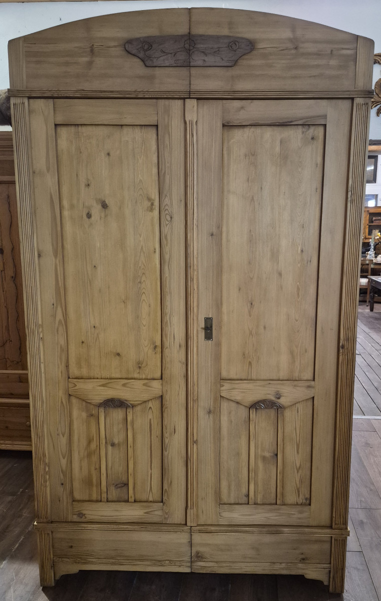 Antiker Schrank Weichholz um 1910