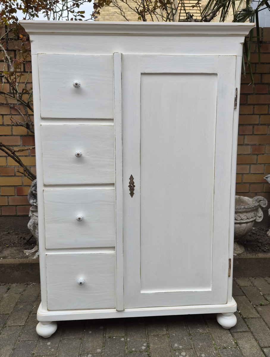 Antiker Brotschrank aus Weichholz