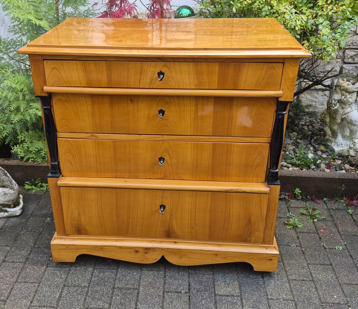 Antike Kommode, Kirschbaum furniert um 1900