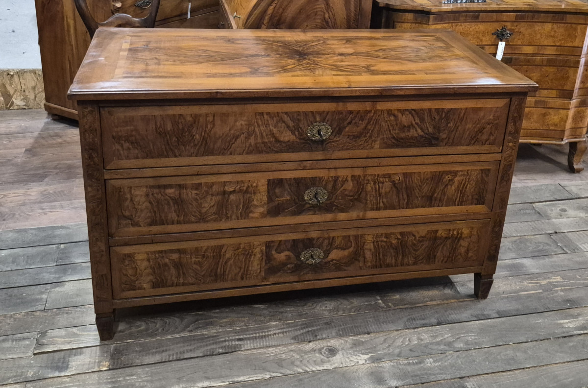Antike Kommode, Nussbaum um 1800