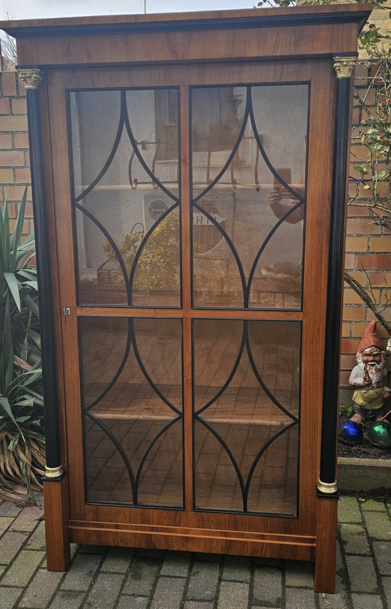 Antike Vitrine, Kirschbaum furniert
