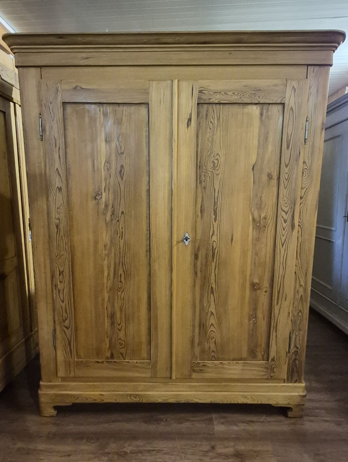 Antiker Schrank Weichholz um 1860