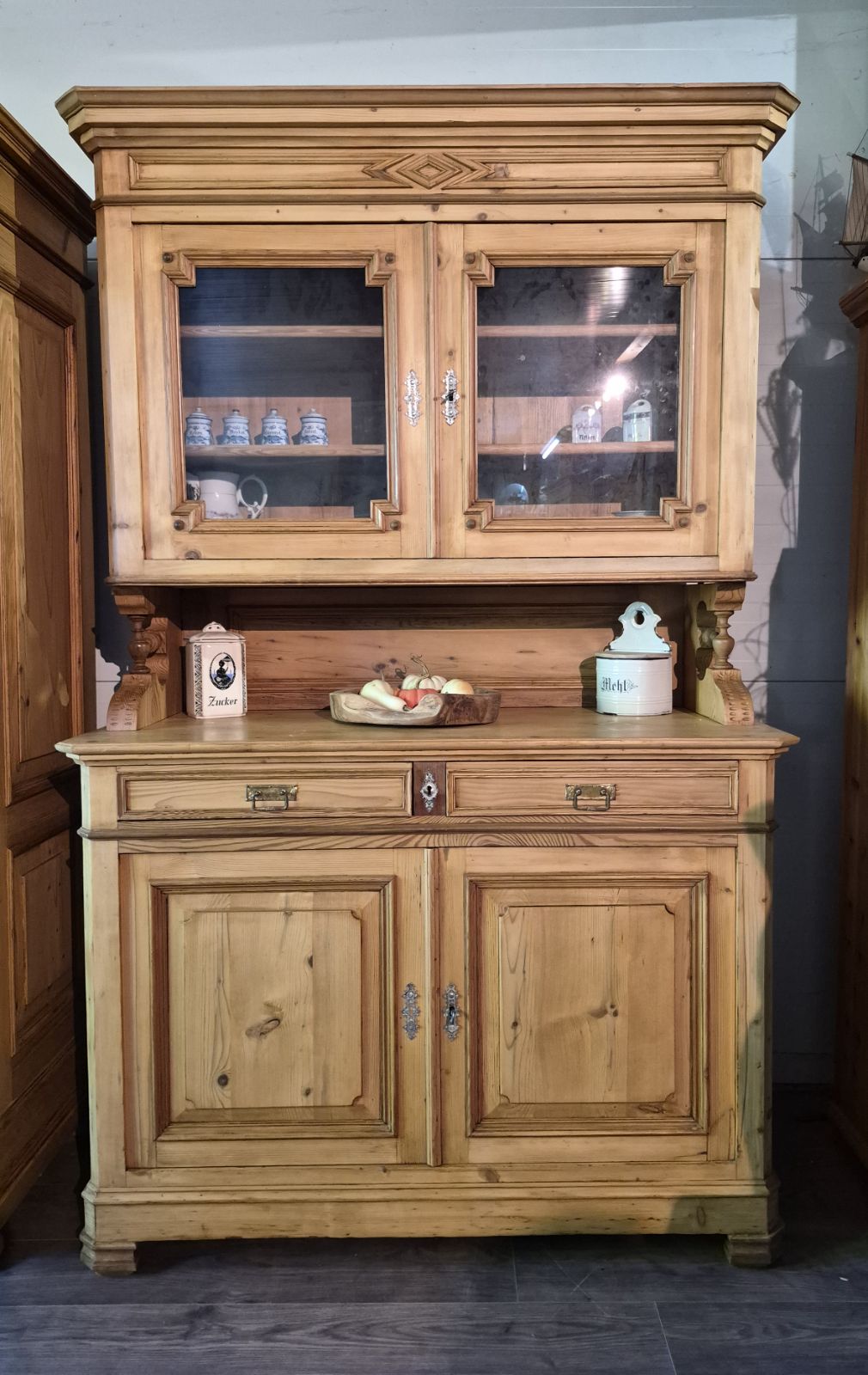 Antikes Buffet aus Weichholz um 1880