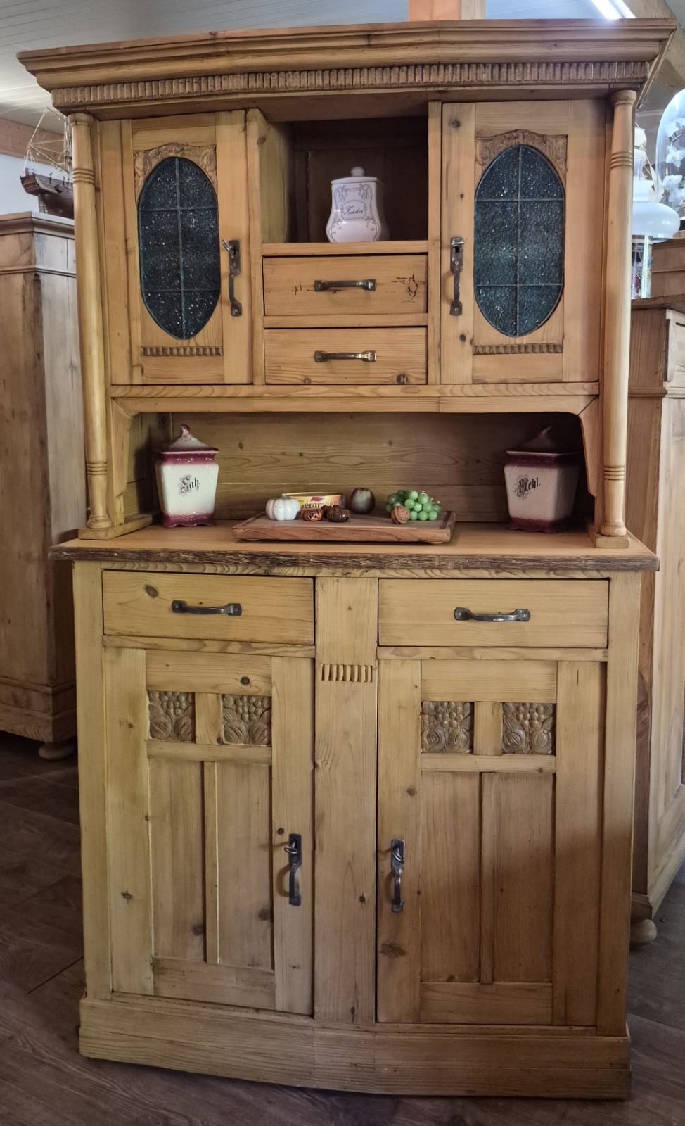 Antikes Buffet aus Weichholz um 1910